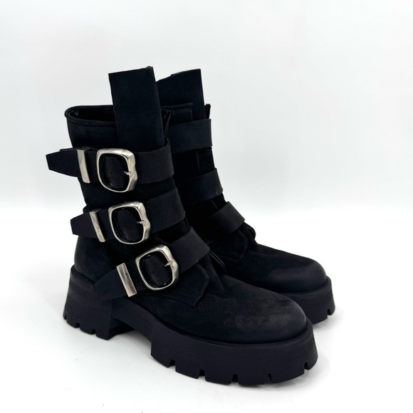 NEW Steve Madden Roland Black  Lug Sole Triple Buckle Combat Boots Size 9.5 - Picture 1 of 10